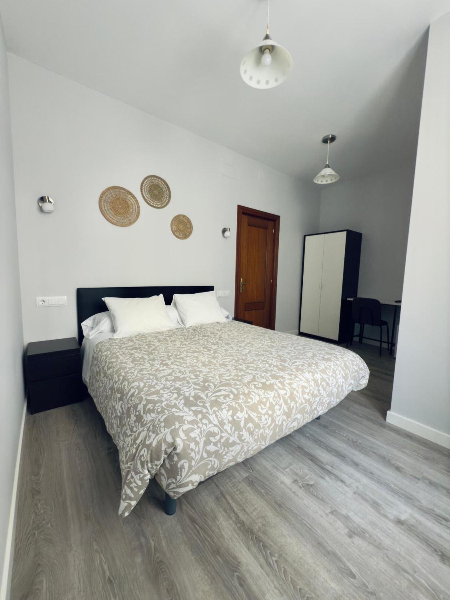 Hostal Conde De Alba Мадрид Экстерьер фото