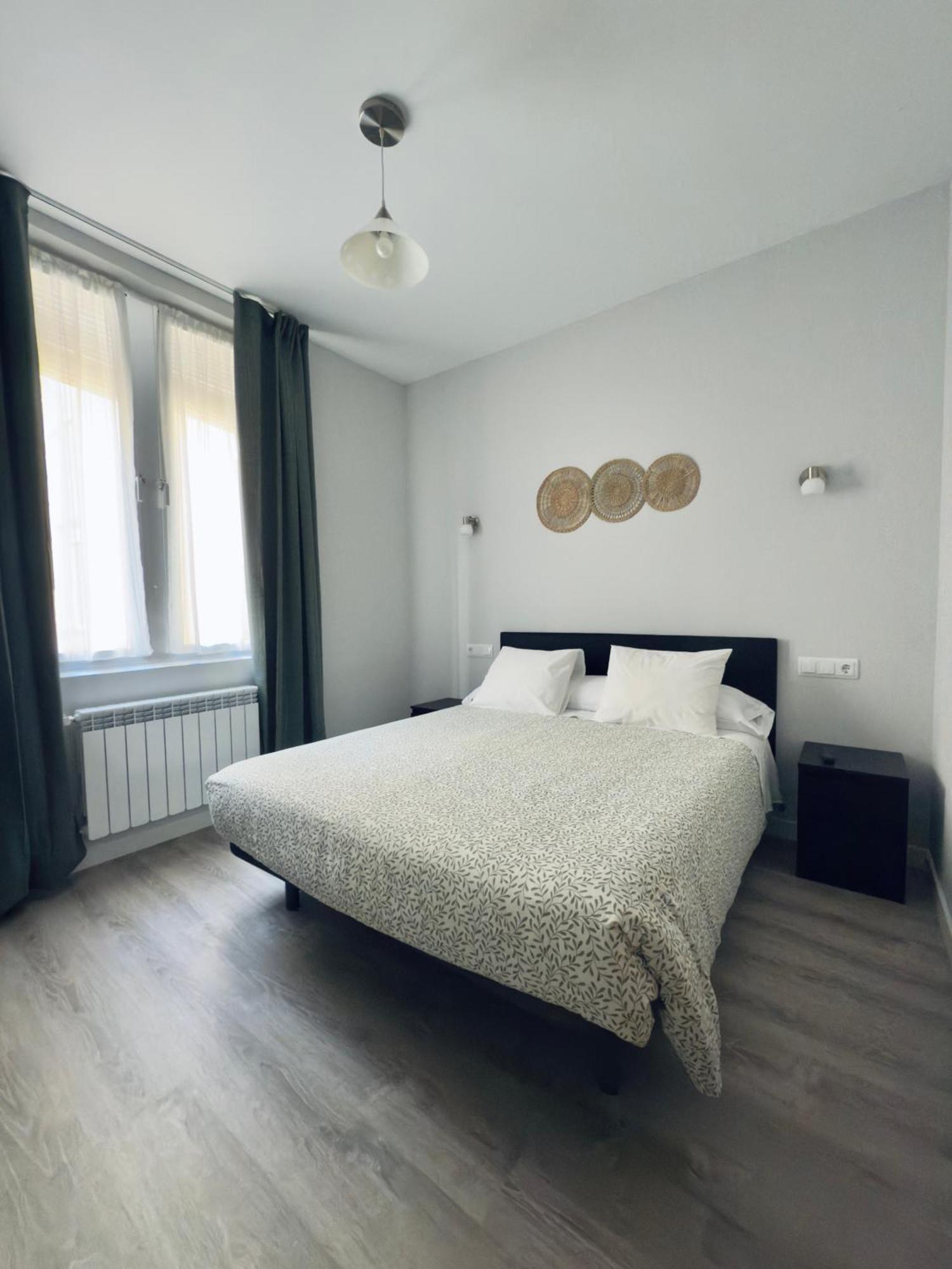 Hostal Conde De Alba Мадрид Экстерьер фото